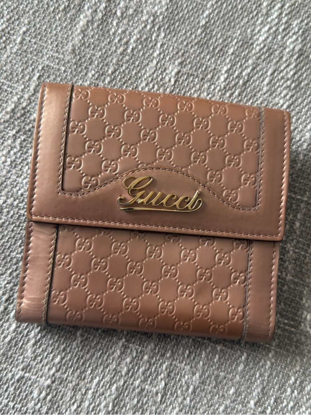 Gucci compact wallet